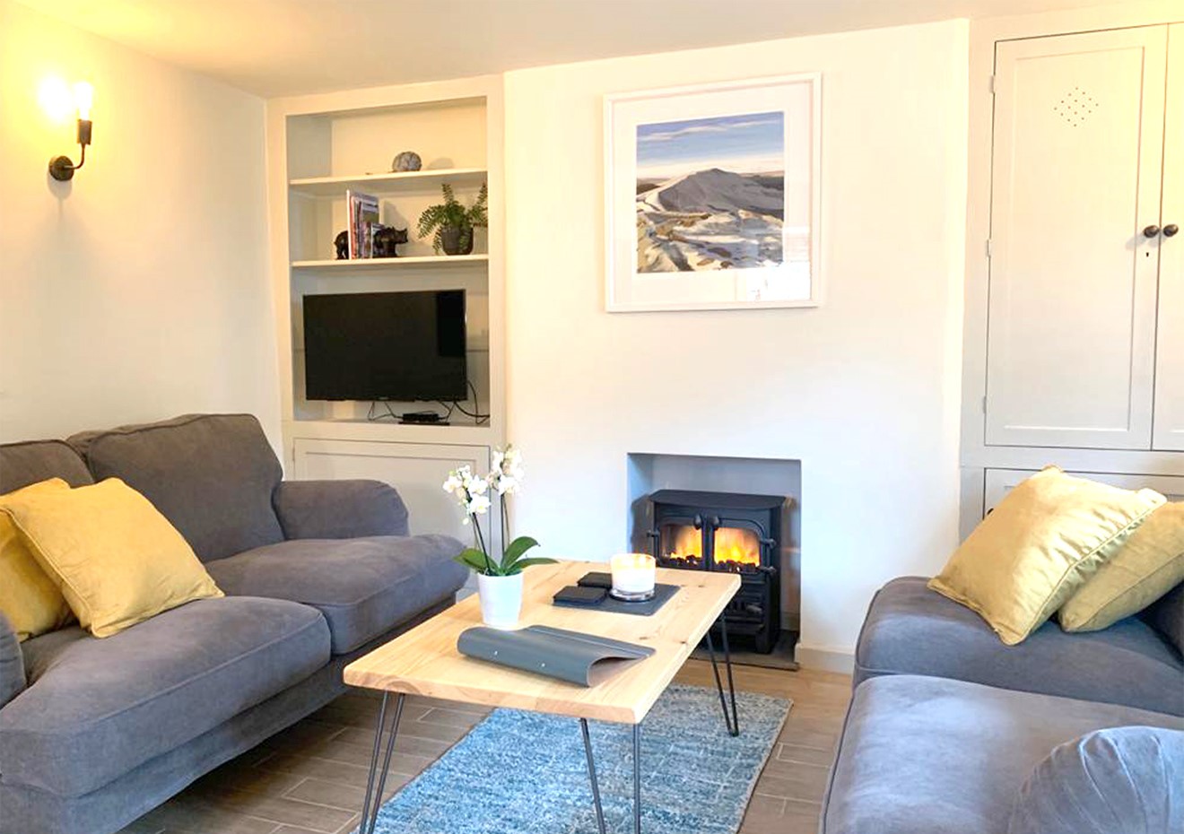 Lounge with fireplace